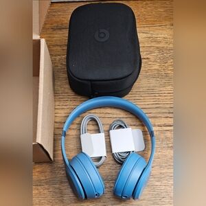 Renewed!! Beats by Dr. Dre Solo 4.